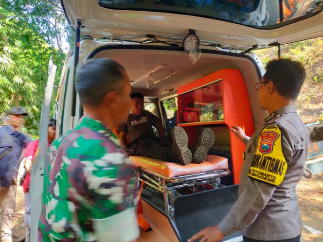 
 Polisi dan Tim SAR Berhasil Selamatkan Wisatawan Hilang di Lereng Budug Asu Malang