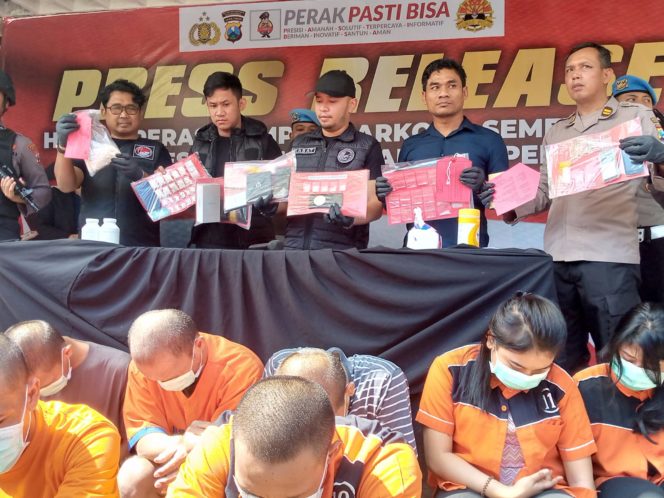 
 Satresnarkoba Polres Pelabuhan Tanjung Perak Pamerkan Hasil Ungkap Ops Tumpas Narkoba Semeru 2023