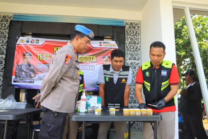 
 Penguatan dan Pengawasan Terhadap Anggota, Polres Tuban Gelar Tes Urine Dadakan
