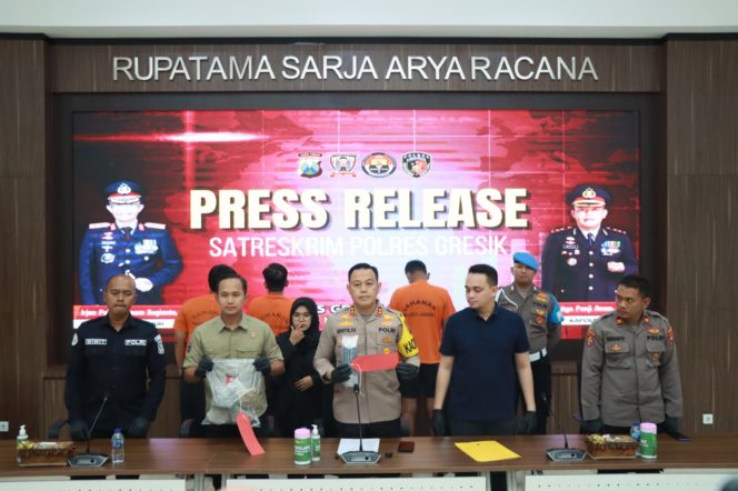 
 Polres Gresik Amankan 8 Tersangka Kericuhan Di Stadion Gelora Joko Samudro