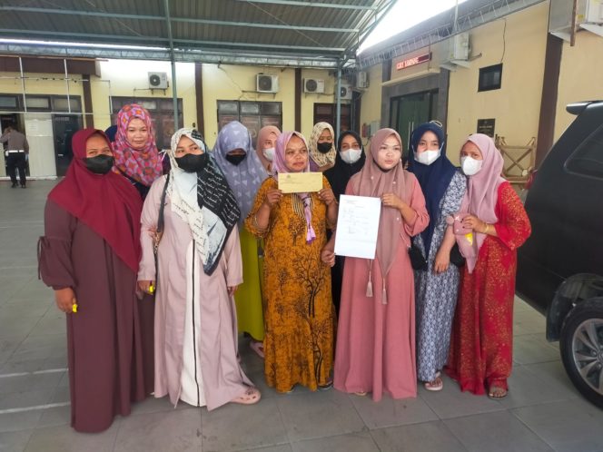 
 Diduga Palsukan Tanda Tangan, Puluhan Wali Murid Adukan Oknum Guru  SDN Mandulang 2