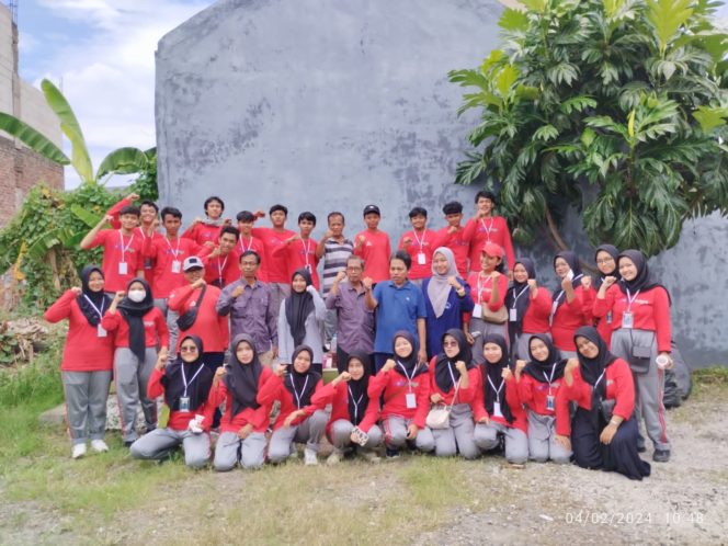 
 Penyuluhan dan Green Action Poltekes Kemenkes Surabaya di RW15 Kel. Medokan Ayu Surabaya