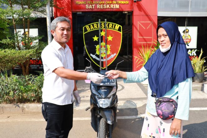 
 Emak-emak Senang Motor yang Dicuri Maling Kembali Lagi: Terima Kasih Polres  Pelabuhan Tanjung Perak