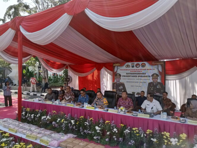 
 Polrestabes Surabaya Musnahkan Barang Bukti Narkotika Jenis Sabu dan Pil Ekstasi