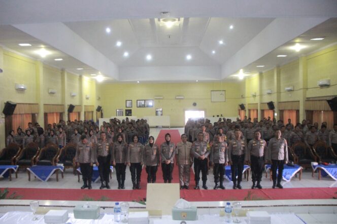 
 Untuk Pengamanan Pilkada 2024 Polres Jember Beri Pembekalan Psikologi Massa Bagi Anggota