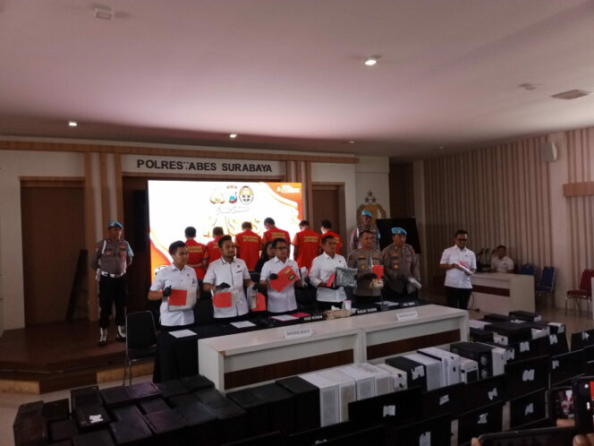 
 Polrestabes Surabaya Berhasil Ungkap Judol, 6 Tersangka Diamankan