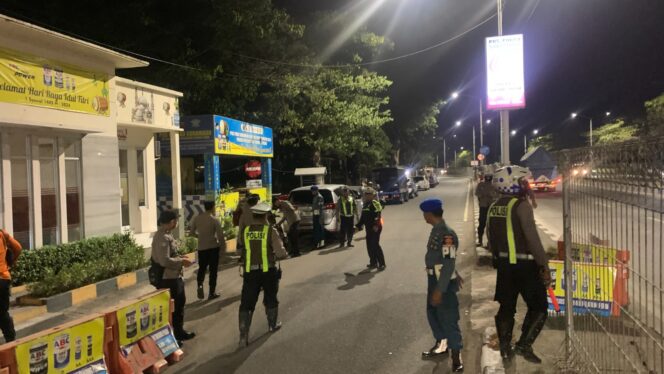 
 Jelang Pilkada 2024, Polres Pelabuhan Tanjung Perak Gelar Patroli Skala Besar Gabungan TNI – Polri