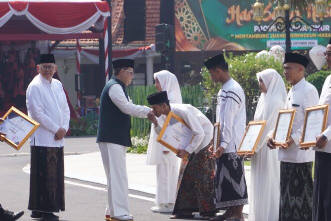 
 Apel Hari Santri Nasional 2024 di Jatim, Rayakan Perjuangan dan Menyongsong Masa Depan