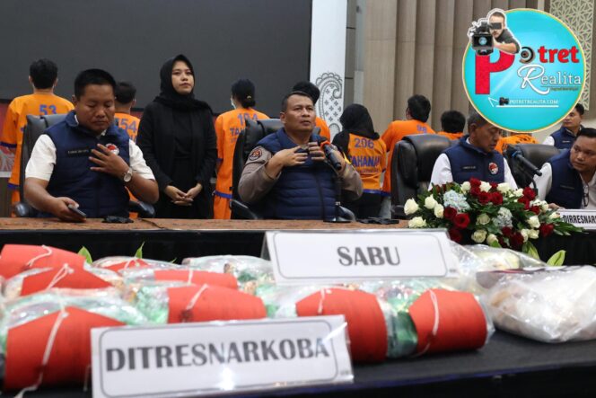 
 Wujudkan Asta Cita, Polda Jatim Berhasil Ungkap 819 Kasus Narkoba dan TPPU Dalam 100 Hari