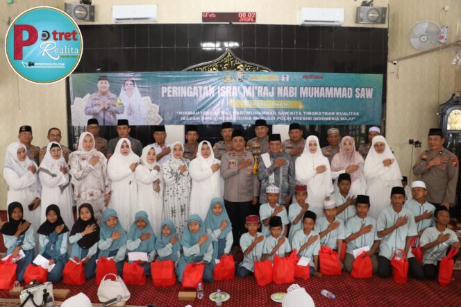 
 Peringatan Isra Mi’raj 1446 H di Polres Pelabuhan Tanjung Perak Santuni Puluhan Anak Yatim