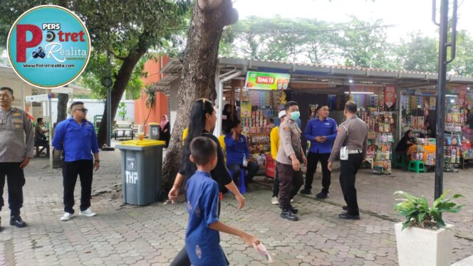 
 Polres Pelabuhan Tanjung Perak Siagakan Anggota di Tempat Wisata Selama Libur Lebaran