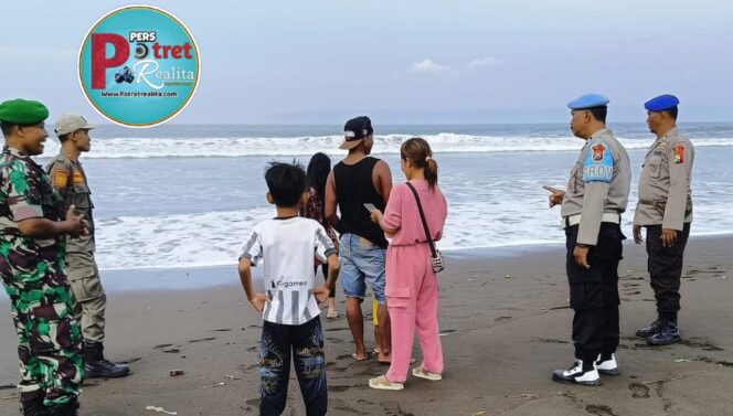 
 Polairud Polres Jember Tingkatkan Patroli Kawasan Wisata Pantai Saat Lebaran