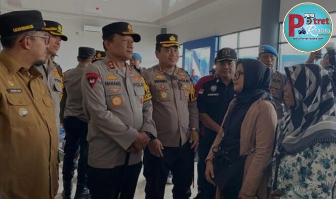 
 Hari Terakhir Ops Ketupat Semeru Kapolda Jatim Pantau Arus Balik di Terminal Arya Wiraraja Sumenep