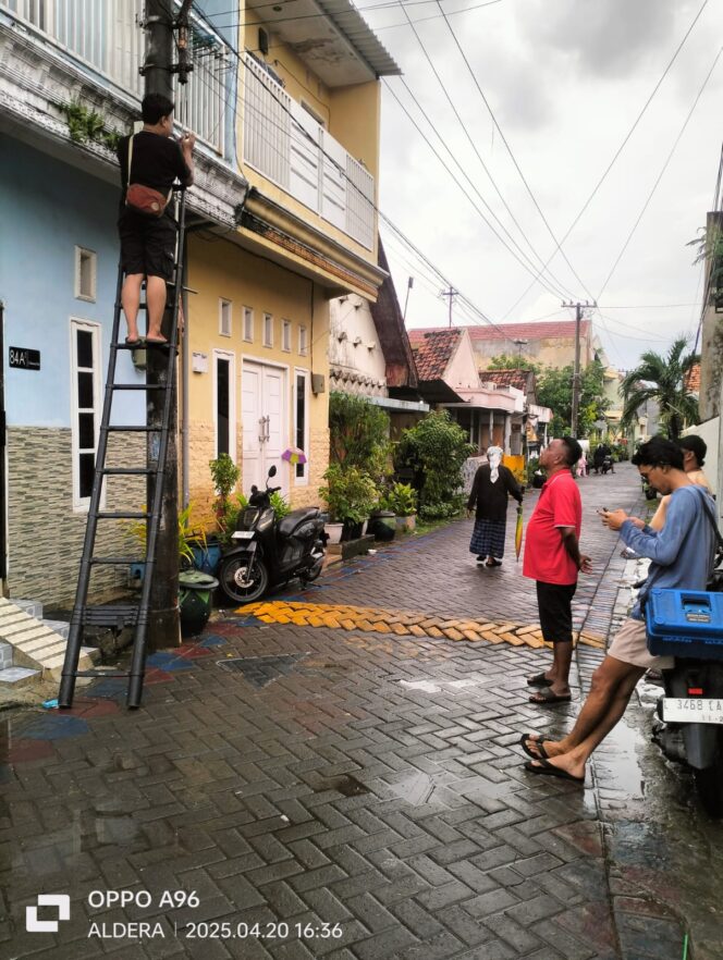 
 Pemasangan Kabel Internet Milik PT. D’NETT Diduga Tidak Memiliki Ijin