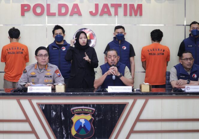 
 Berhasil Gagalkan Penyelundupan Sabu 21 Kg Jaringan Internasional, Polda Jatim Selamatkan 100 Ribu Jiwa