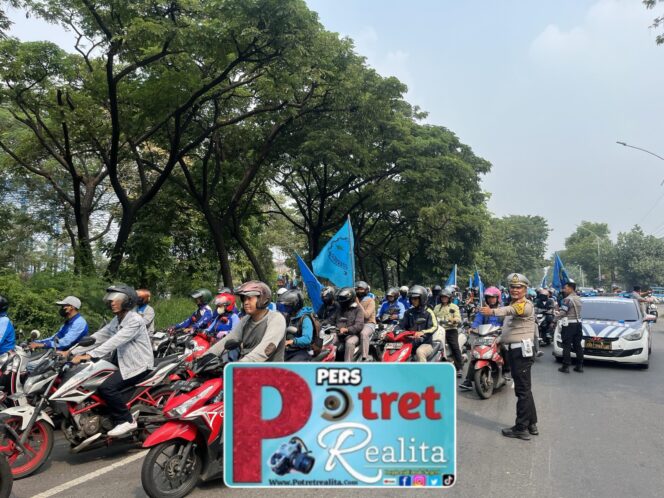 
 Polres Pelabuhan Tanjung Perak Pam Jalur dan Kawal Massa saat Peringatan May Day di Surabaya