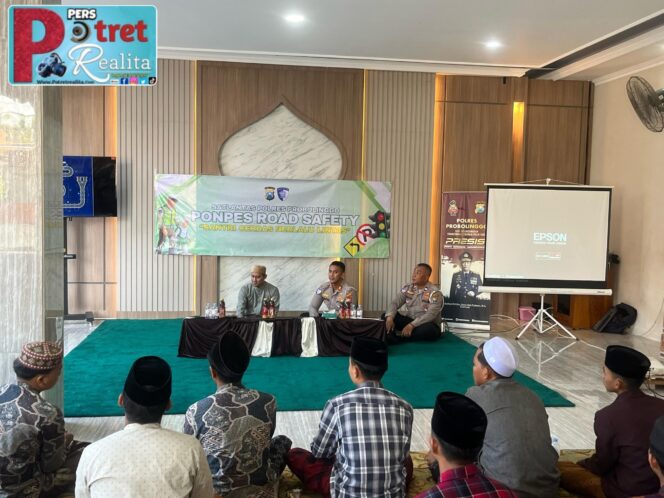 
 Hardiknas Polres Probolinggo Beri Edukasi Santri Kenalkan Program Keselamatan Berkendara
