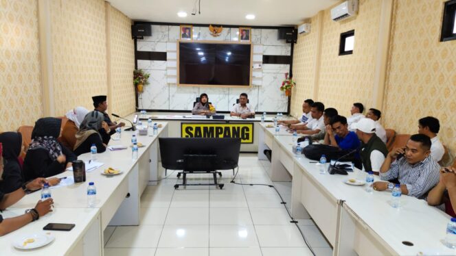 
 Dalam Tuntutan Audensi, Gabungan Aktivis Sampang Desak Polres Sampang Tuntaskan Kasus Pencabulan Anak Dibawah Umur