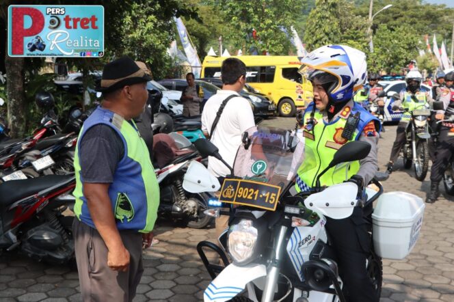 
 Gunakan Sepeda Motor, Kapolres Semarang Laksanakan Patroli Dialogis Cegah Aksi Premanisme